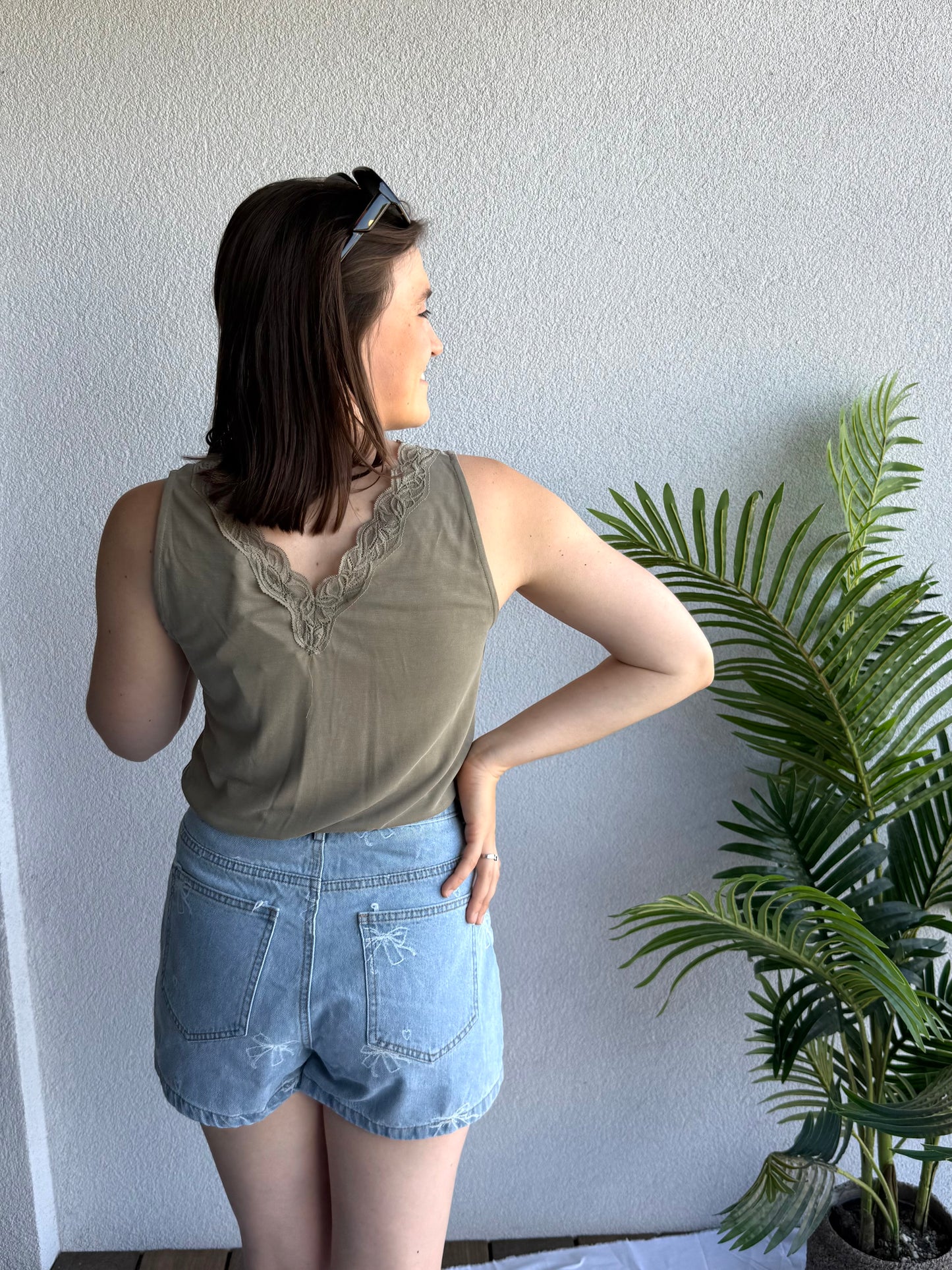 Only V-Neck Lace Top Kaki