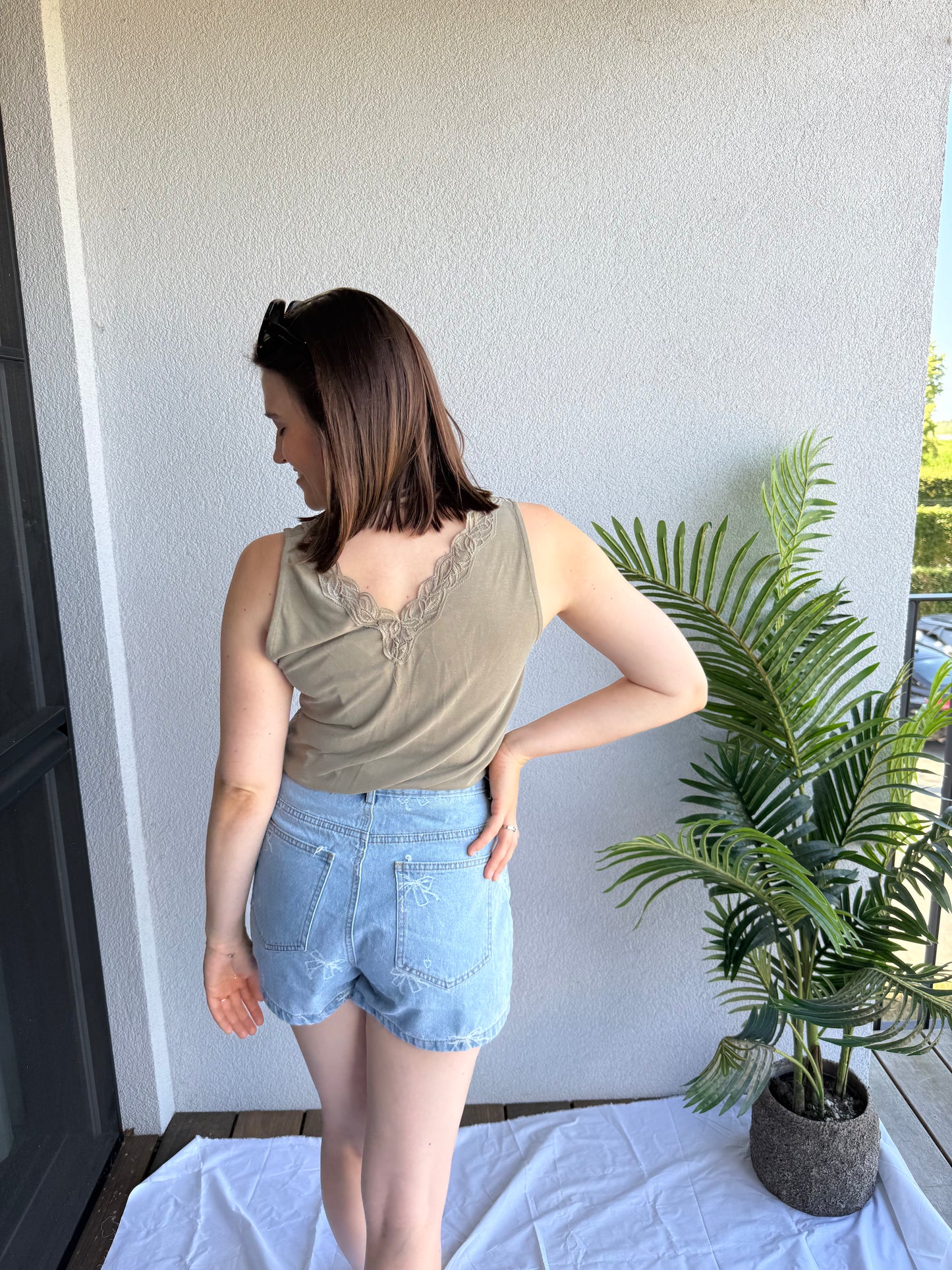 Only V-Neck Lace Top Kaki