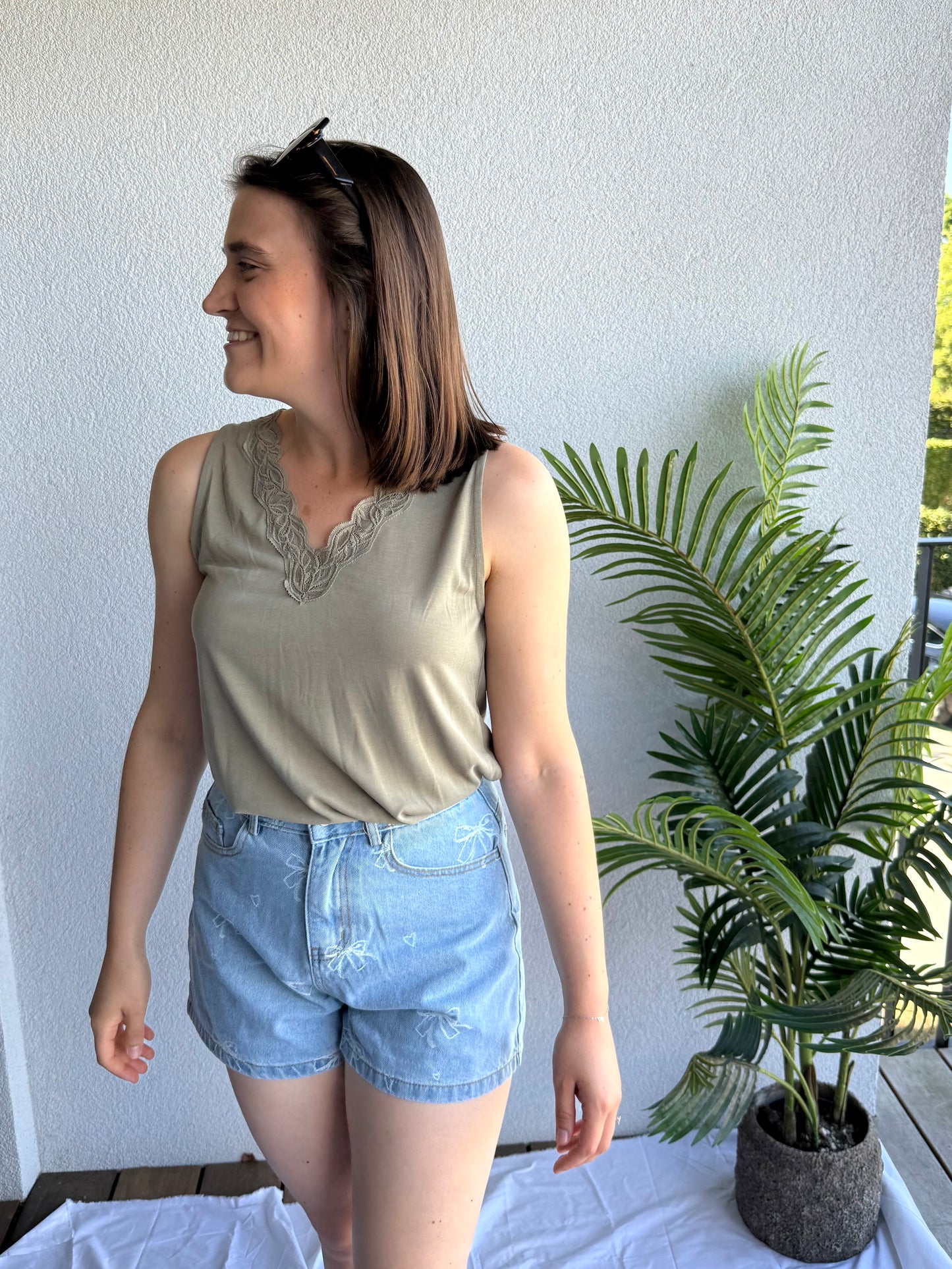 Only V-Neck Lace Top Kaki