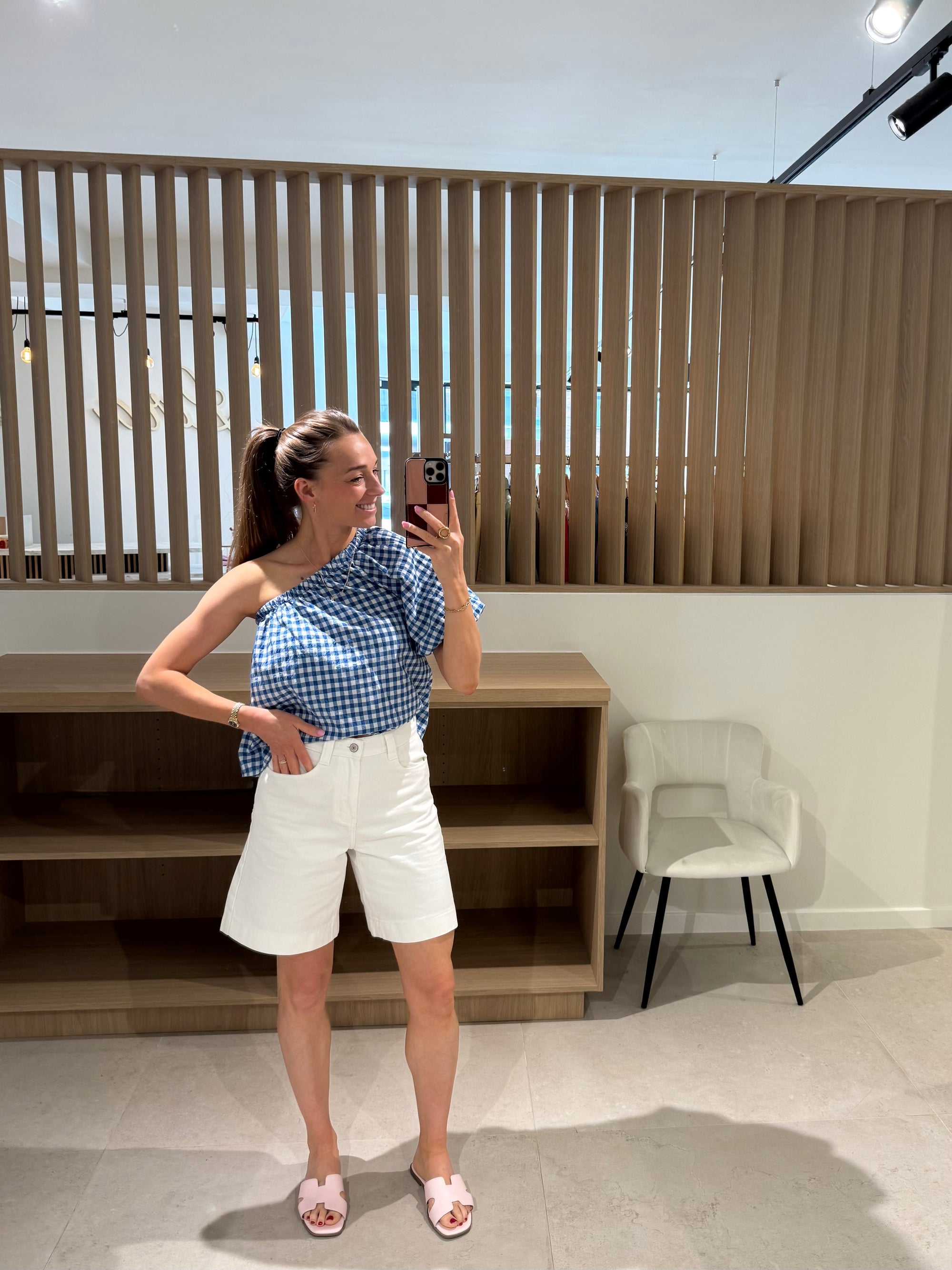 Victus short white
