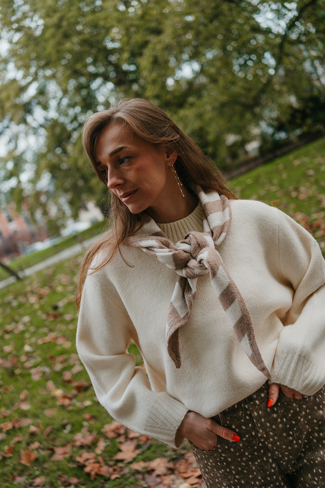 Triangle scarf Beige/ brown