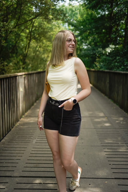 Only Vega High Waist Denim Short met Western Belt